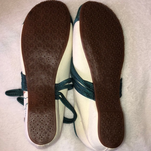 Adorable bohemian embroidered closed flats - Picture 5 of 7